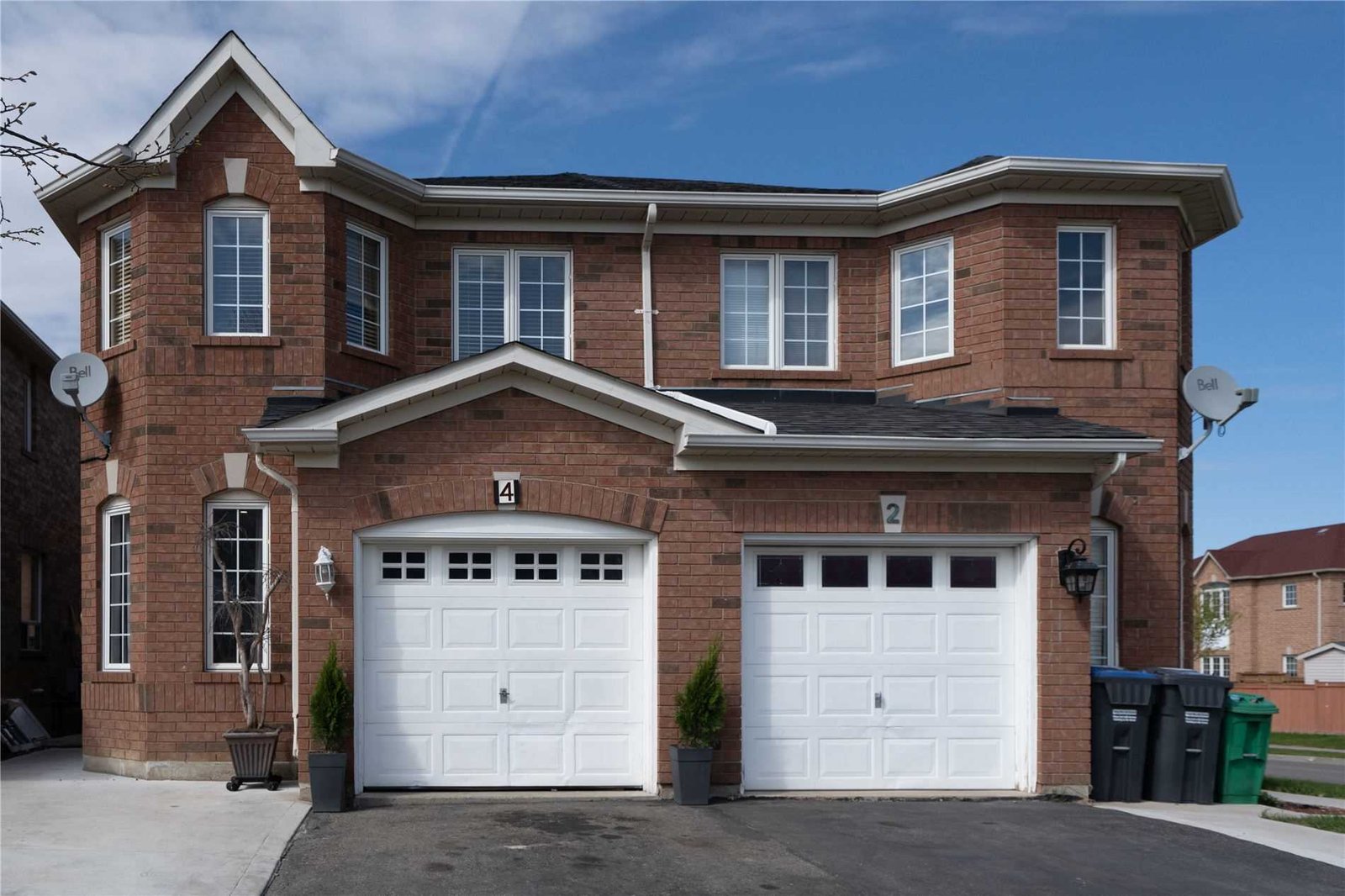 4 Lake Louise Dr Brampton Ontario